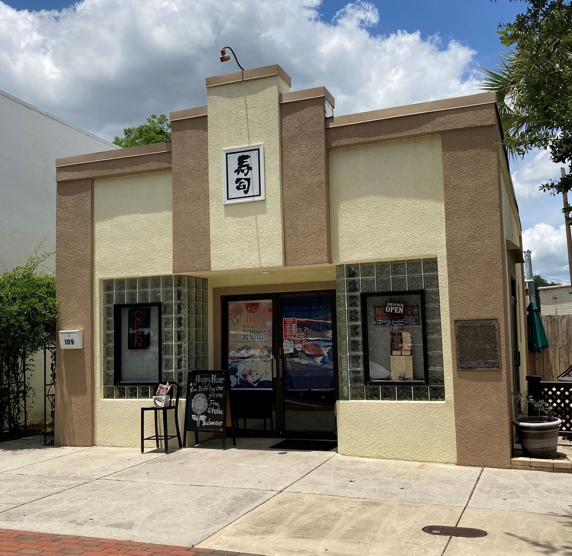 109 Courthouse Sq pic - 2022