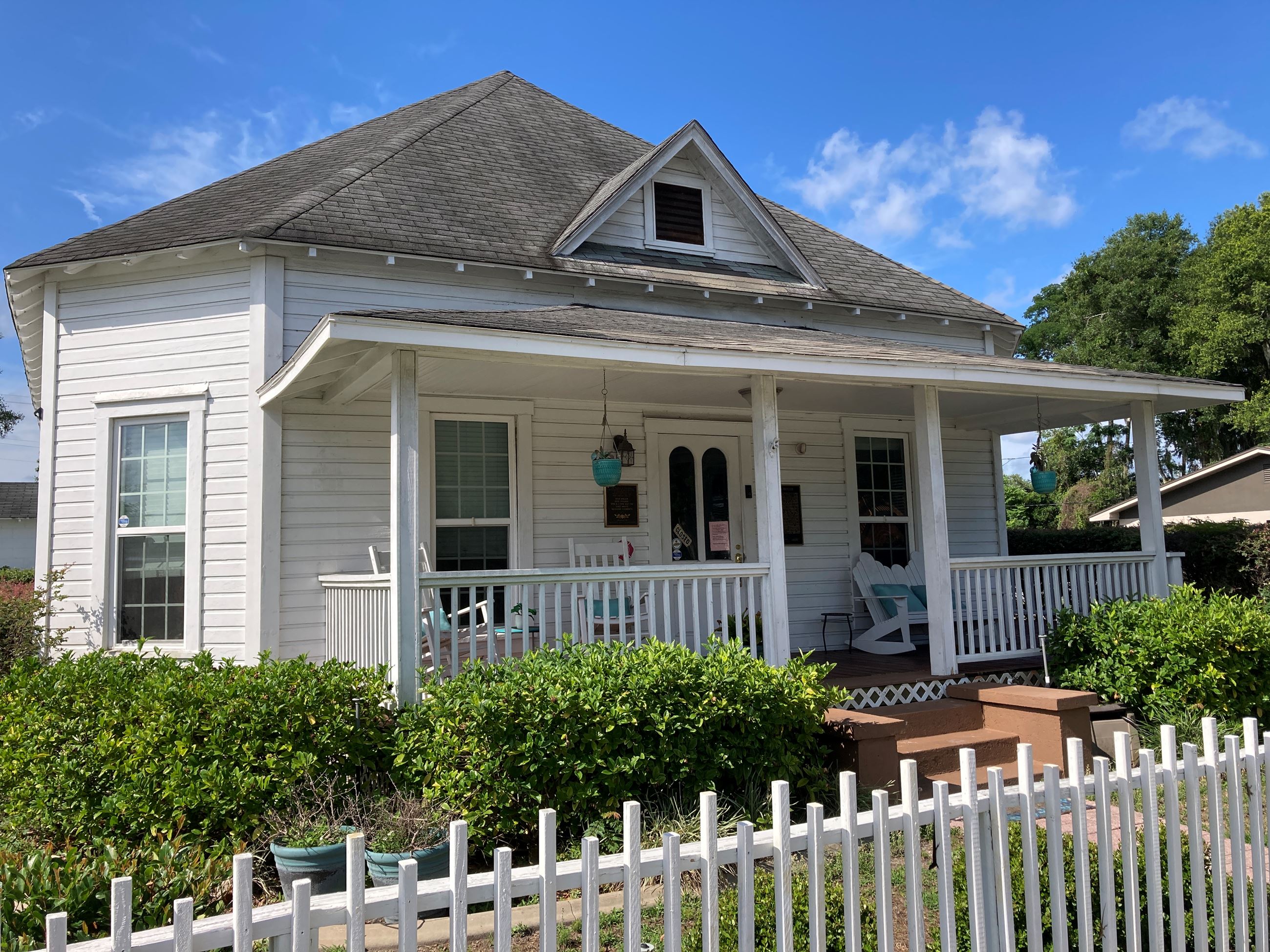 401 Tompkins St pic - 2022